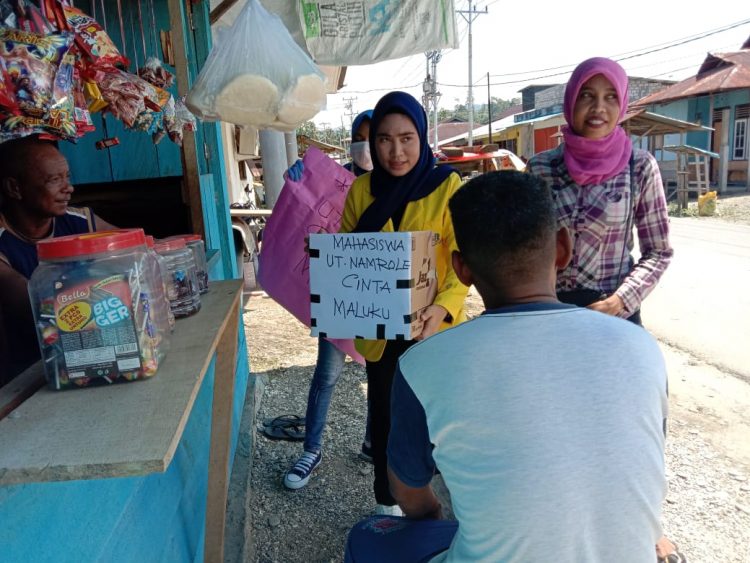 Mahasiswa UT Bursel Galang Dana Bagi Korban Gempa Maluku di Bursel.
