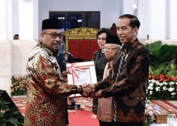 Gubernur Maluku, Murad  Terima DIPA dan TKDD 2020 di Istana Negara.