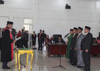 Muhajir Bahta, Jamatia Boy dan Lahamidi, dilantik Jadi Pimpinan DPRD Bursel.