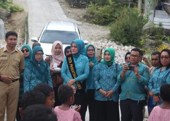 Air Mata Istri Gubernur Maluku,Widya Murad Ismail di Kaki Gunung Binaya