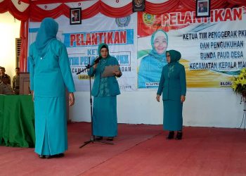Safitri Malik Lantik Ketua PKK Kecamatan Kepala Madan.