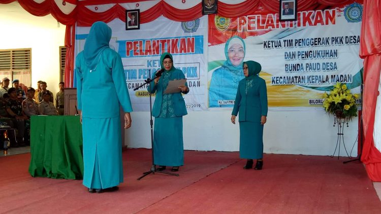 Safitri Malik Lantik Ketua PKK Kecamatan Kepala Madan.
