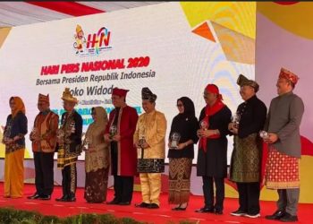 Richard Louhanapessy Terima Anugrah Kebudayaan PWI Di Puncak HPN 2020