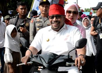 KENDARAI SEPEDA MOTOR MATIC, GUBERNUR BONCENGI DUTA PARENTING DI KILMURI