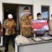 Bank Modern Express Berikan Bantuan 1 Ton Beras Untuk Warga Bursel