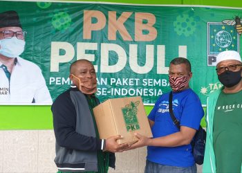 Muhaimin Iskandar Ketua DPP PKB, Bagi Sembako Ke Wartawan Bursel, Maluku