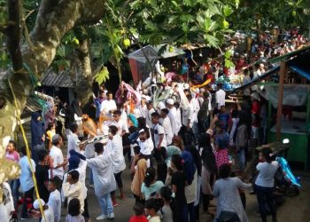 Tradisi Tapur, Oleh Warga Negeri Tengah Tengah Pulau Ambon, Saat Hari Idul Fitri