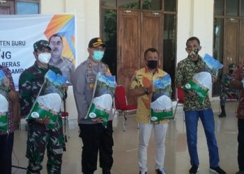 Ramly I. Umasugi, Bupati Buru Salurkan 100 Ton Beras Gratis Kepada Masyarakat