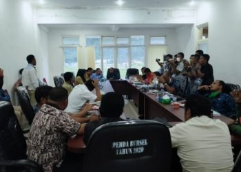 Warga Desa Lena meminta Pansus DPRD Bursel dan Jaksa Periksa Kades Lena, Ali Letetuny