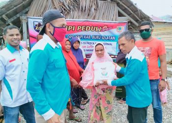 Ditengah Pandemi Covid-19, DPD KNPI Beri 1 Ton Beras Untuk Warga Namrole, Bursel