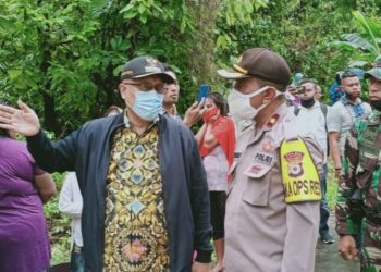 Bupati Bursel Tinjau Lokasi Banjir di Desa Waefusi