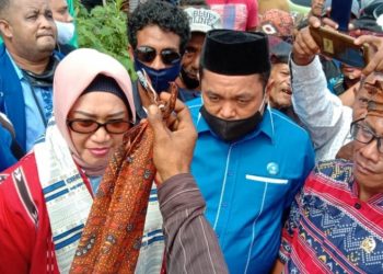 Ribuan Simpatisan Dan Partai Pengusung Sambut Safitri – Gerson Saat Tiba Di Bursel