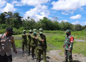 Linmas Lolongquba Dilatih PBB Oleh Koramil 1506/04 Waeapo