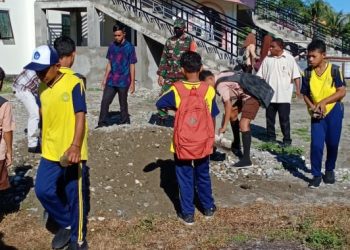 Siswa SMPN 6 Lakukan Karya Bhakti Bersama Babinsa di Mesjid Baitul Rahman