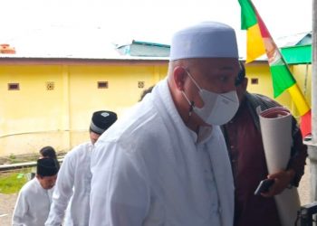 Bupati Bursel Dan Istri Safitri Malik Soulisa Shalat Id di Masjid Al- Muhajirin Namrole
