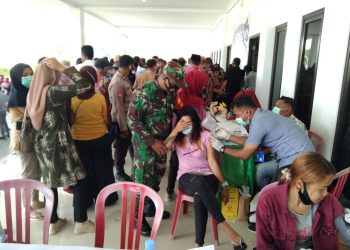 Dalam Sehari, 801 Warga Buru Divaksin