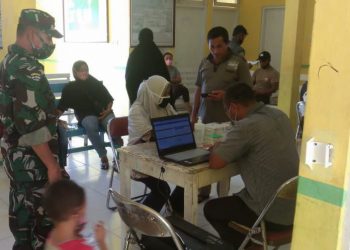 Danramil Monitoring Imunisasi Vaksin Covid di Waplau