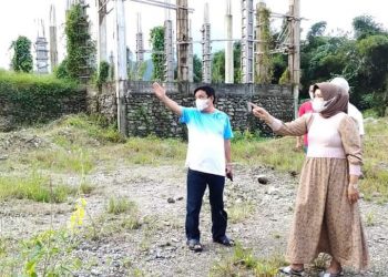 Safitri Malik Dan Sekda Bursel Tinjau Pembangunan Mesjid Agung Baitul Nurul Attiqa