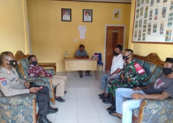 Warga Waemangit Diminta Naikkan Bendera Merah Putih Sampai 31 Agustus