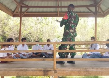 Babinsa Jadi Guru Dadakan di SLB Marloso