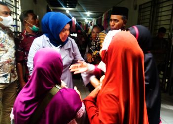 Safitri – Gerson Kunjungi Pasar dan Berdialog Dengan  Pedagang