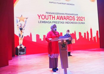 Bupati Bursel Terima Penghargaan YOUTH AWARDS Bersama Sejumlah  Tokoh Nasional