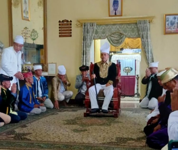 Hidayat Mudaffar Sjah Resmi Dikukuhkan Jadi Sultan Muda Ternate