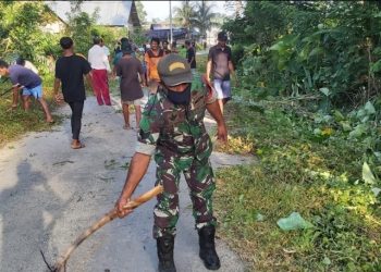 Babinsa  Ajak Warga Gerakan Jumat Bersih