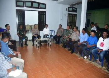 Kapolda Maluku dan Danrem kunjungi warga Pulau Haruku