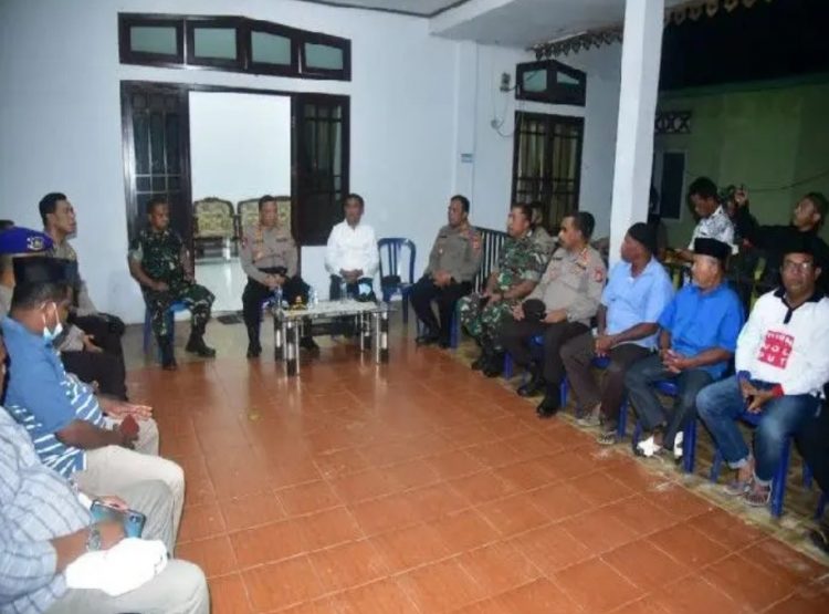 Kapolda Maluku dan Danrem kunjungi warga Pulau Haruku