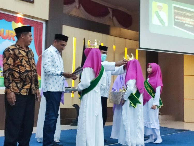 SDIT Bina Umat Wisuda 33 Hafidz Quran