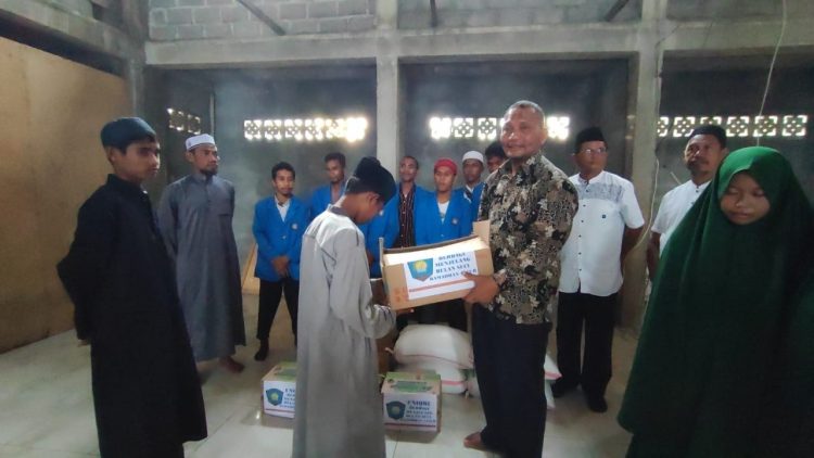 Uniqbu Berbagi Di Ponpes Al Anshor Jikumerasa