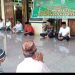 Dua Wakil Ketua DPRD Buru Santuni 100 Anak Yatim di Kota Namlea