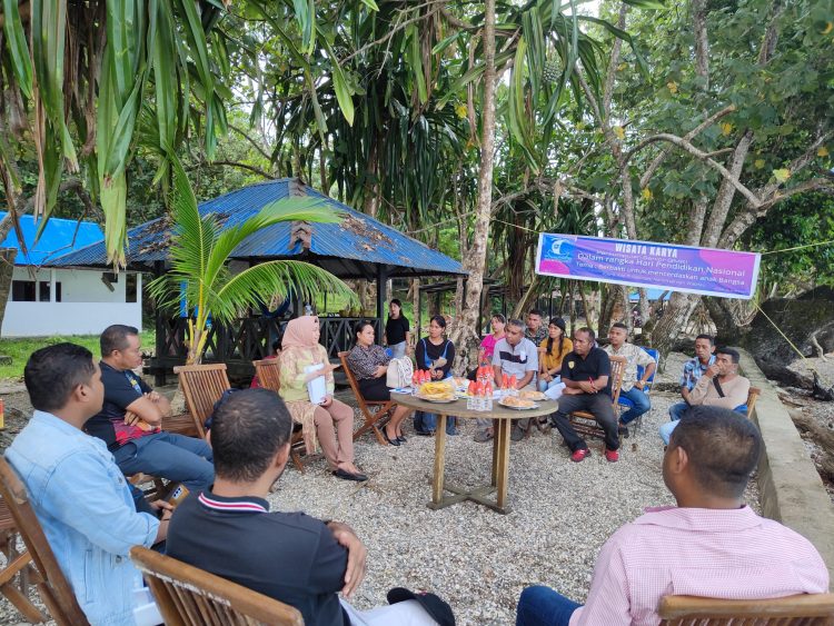 Bupati Bursel Dan GMKI Gelar Diskusi Pendidikan, Ini Pesannya