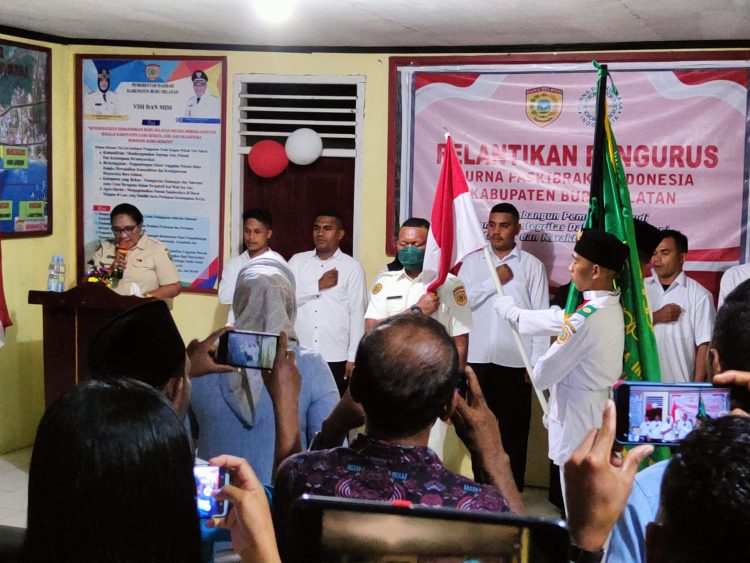 Bupati Bursel Hadiri Pelantikan PPI