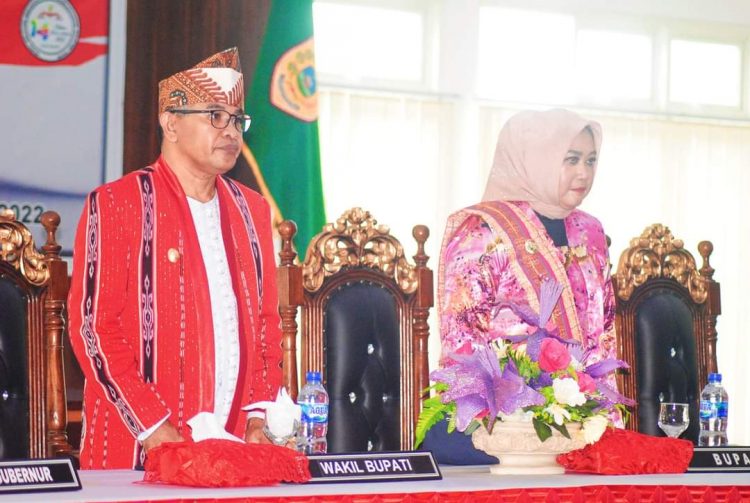 Safitri – Gerson Hadiri Paripurna HUT Kab. Bursel Ke-14