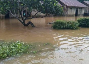 Hujan Deras, Longsor Tutup Ruas Jalan,  13 Rumah Warga  Terendam Banjir