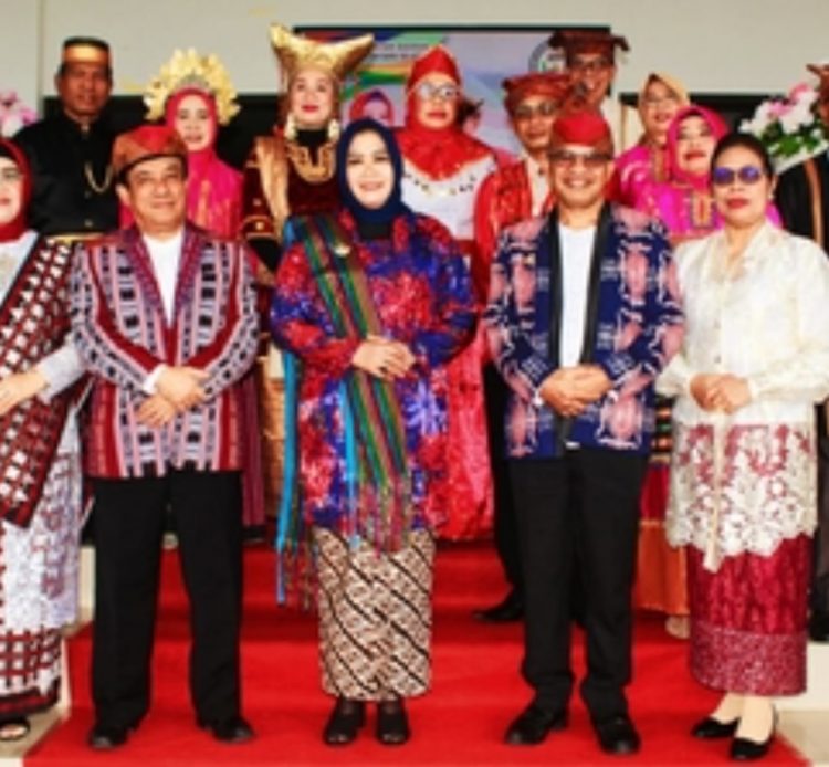 Bupati Safitri Pimpin Upacara HUT Bursel ke – 14