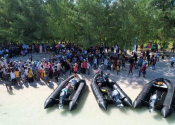 Bupati Bursel Titip Promosi Wisata Pulau Tomahu Ke Kanca Internasional