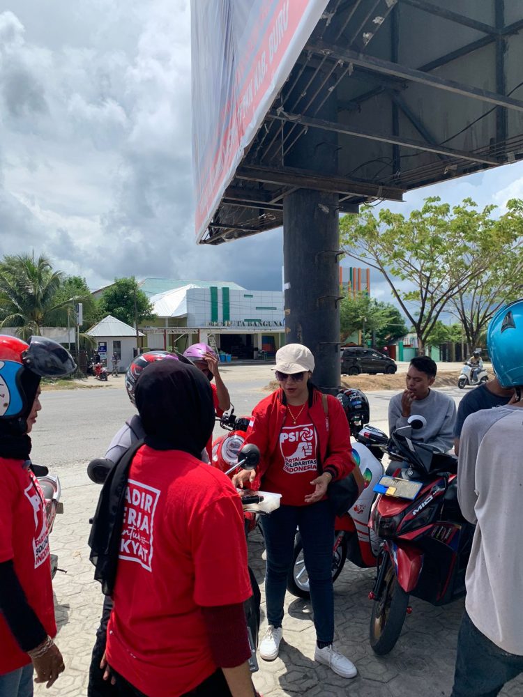PSI Buru Rayakan ultah Dengan Berbagai Rice Box Kepada Anak Yatim dan Orang Kurang Mampu