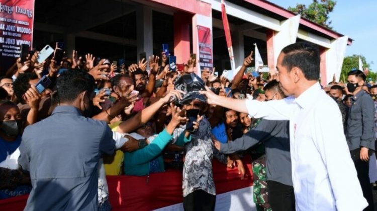 Hari Kedua di Maluku, Jokowi Akan Bagikan Bansos hingga Bertemu Peternak Kerbau