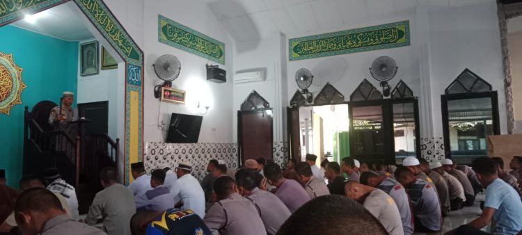 Jadi Khatib Pada Jumat Perdana di Tahun 2023, Kompol H. Akmil Djapa Ajak Jamaah Tingkatkan Ibadah