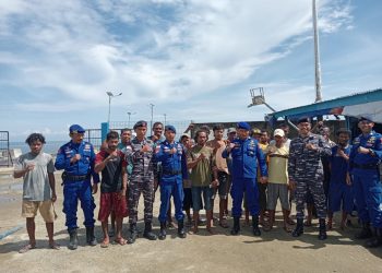 Polair Polres SBT, TNI-AL Gendeng TKBM dan Masyarakat Pesisir Jalin Sinergitas