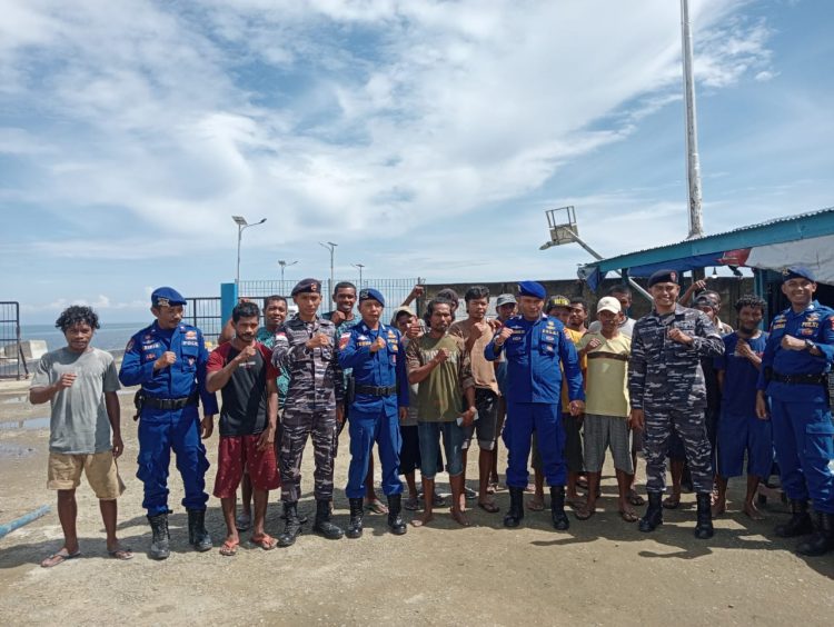 Polair Polres SBT, TNI-AL Gendeng TKBM dan Masyarakat Pesisir Jalin Sinergitas