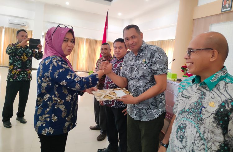 Dinas Pendidikan Bursel Raih Opini Pelayanan Dari Ombudsman