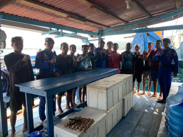 Personil Dit Polairud Ajak Warga Jaga Kebersihan Perairan Ambon