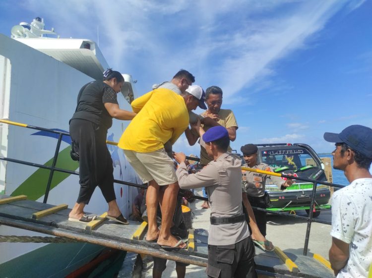 Personil KP XVI- Bersama Personil Kp3 Namrole Gencar Gelar Patroli Bursel