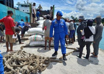 Anggota Dit Polairud Gelar Jumat Curhat dan Giat Basudara Manise di Tulehu