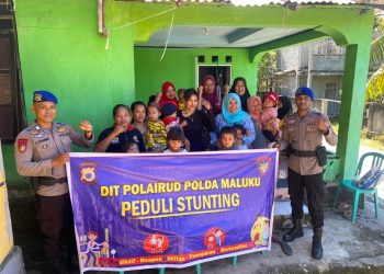 Cegah Stunting, Anggota Dit Polairud Polda Maluku Peduli Stunting di Negeri Tial