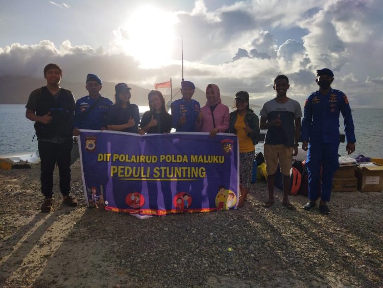 Polairud Polda Maluku dan Puskesmas Ustutun Peduli Stunting di Pulau Terluar MBD